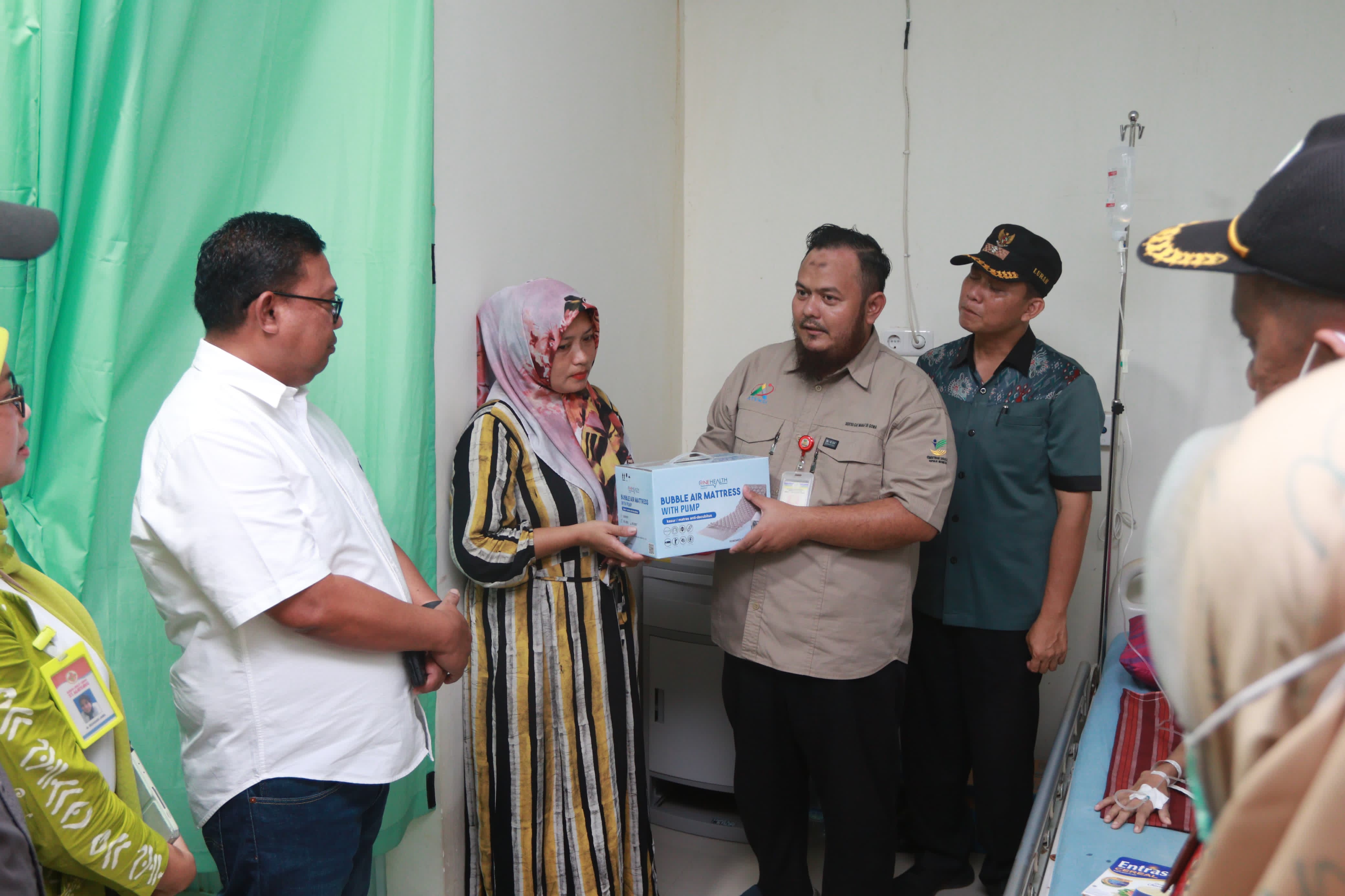 Pj Wali Kota Palopo Jenguk Warga Penderita Penyakit Kronis