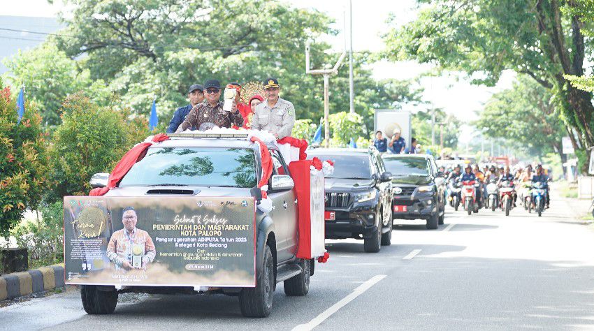 Sorak Sorai Warga Hingga Pelajar Sambut Piala Adipura