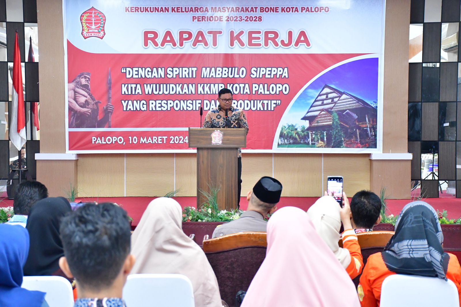 Pj Wali Kota Palopo Hadiri Pembukaan Raker Kerukunan Keluarga Masyarakat Bone (KKMB)