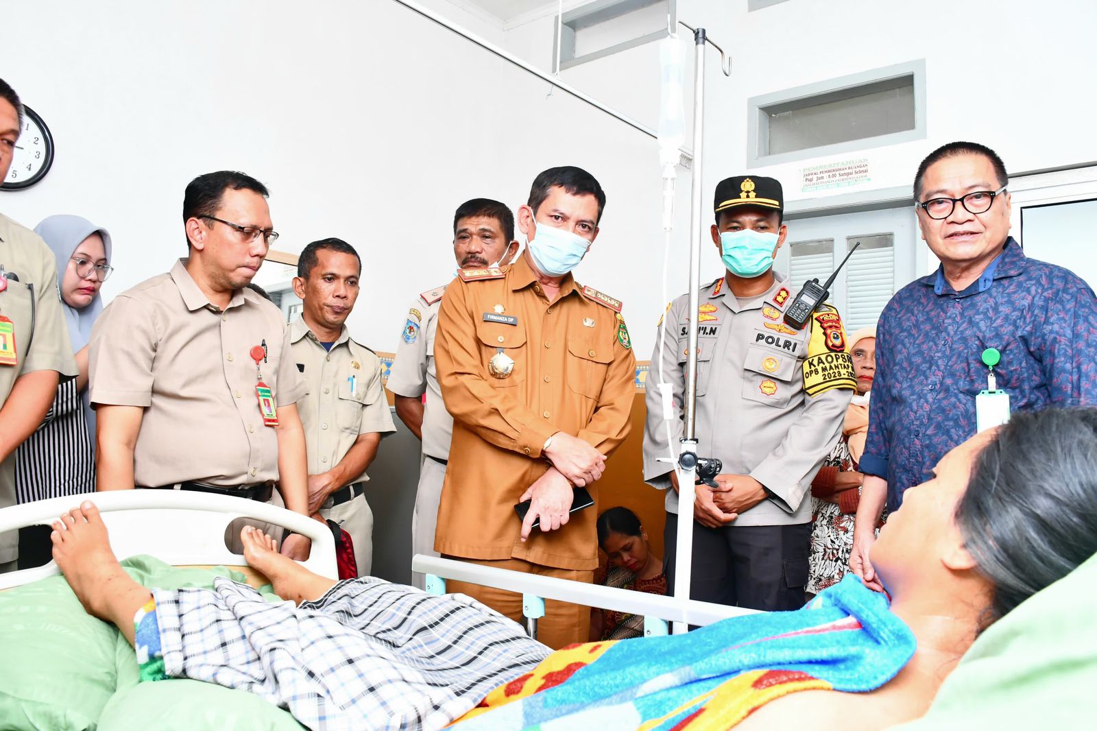 Jenguk Korban Longsor, Pemkot Palopo Beri Dukungan Moril Kepada Korban dan Keluarga