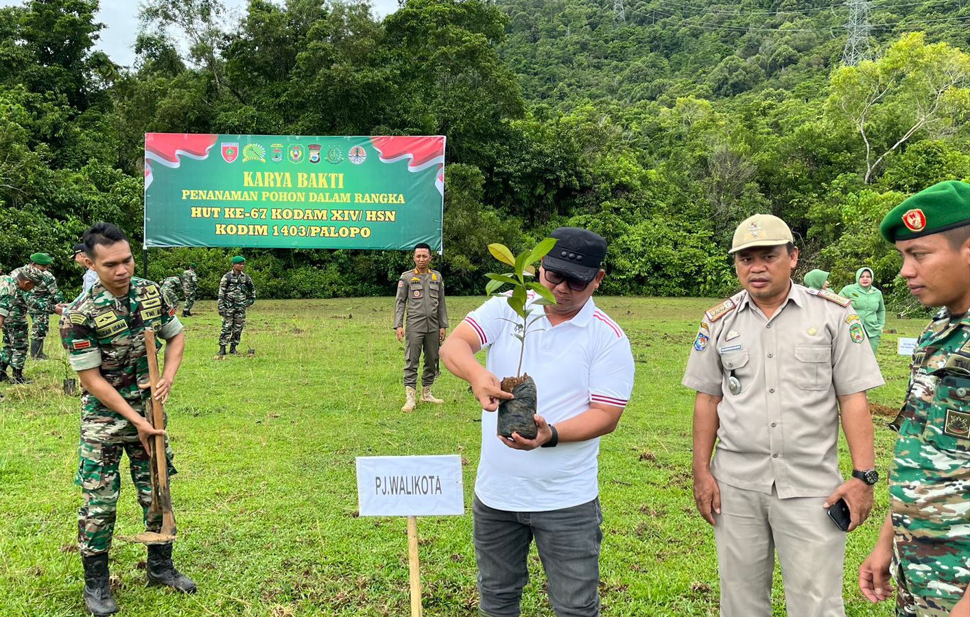 HUT KODAM Ke-67 Tahun, Pj Wali Kota Palopo Ikut Tanam 200 Bibit Pohon