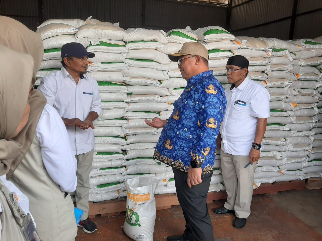 Pj Wali Kota Cek Stok Dan Kualitas Beras di Gudang Bulog Palopo