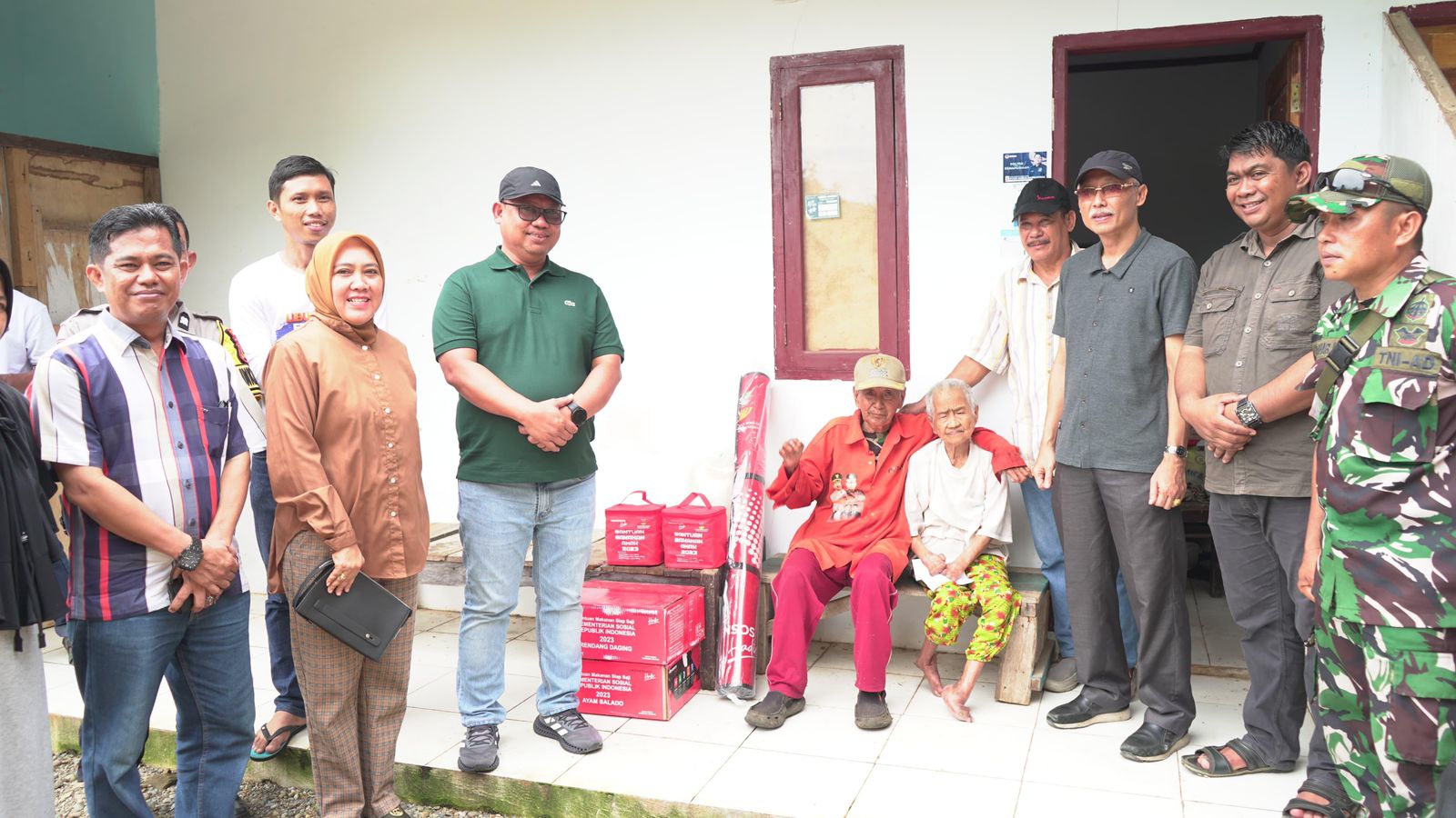 Pj Wali Kota Palopo Serahkan Bantuan Kepada Eks Penderita Kusta