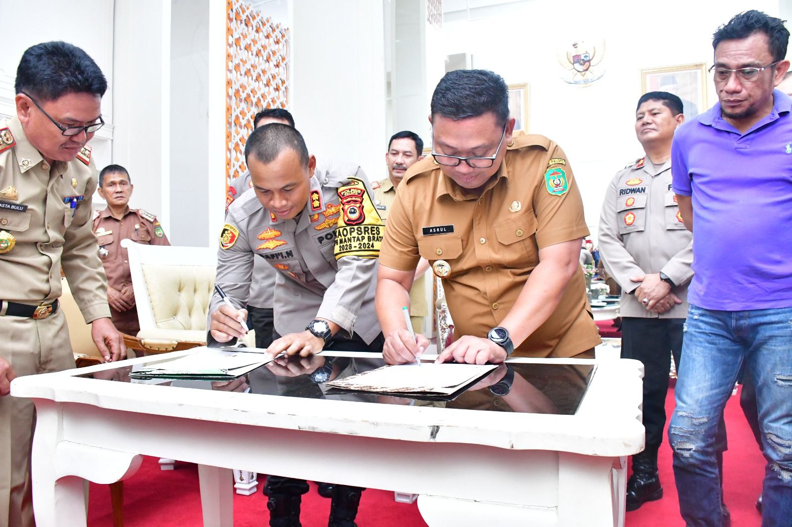 Penandatanganan Bersama NPHD Pemilihan Wali Kota dan Wakil Wali Kota Palopo Tahun 2024