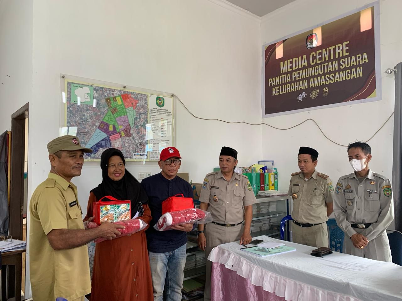 Balai Sentra Wirajaya Kemensos RI Sulsel Serahkan Bantuan untuk Wilayah Terdampak Banjir