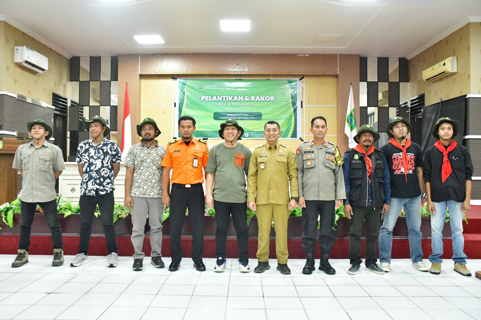 Kadis LH Lantik Forum Pencinta Alam Palopo