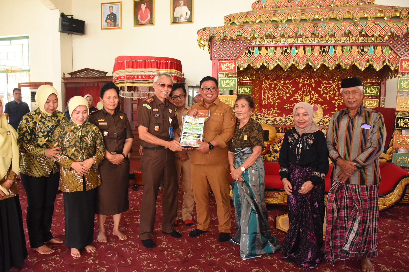 Terima Bantuan Dari Kedatuan Dan Kejari, Pj Wali Kota : Kami Siap Salurkan
