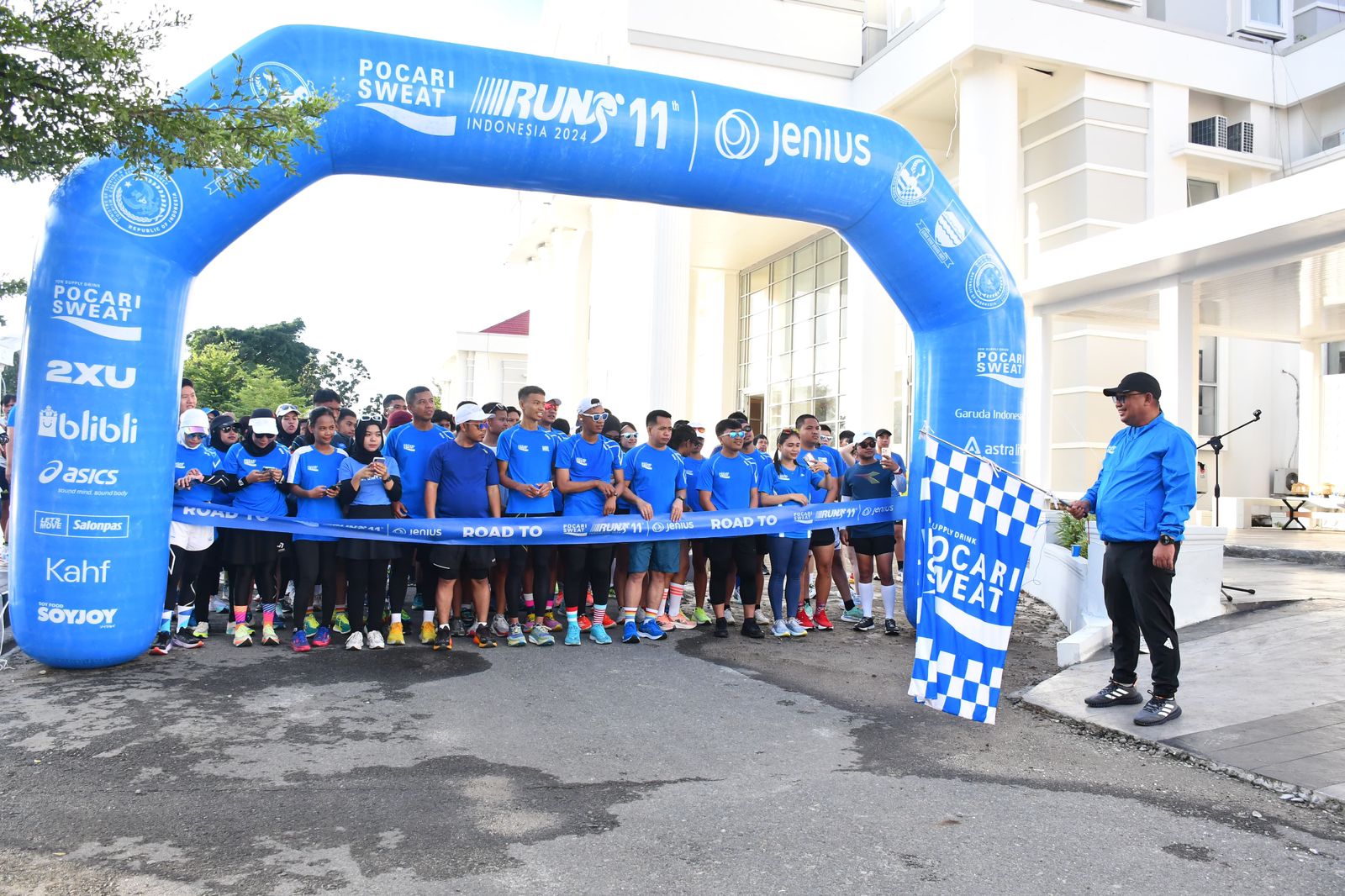 Pj Wali Kota Palopo Lepas Peserta Road To Pocari Sweat Run 2024