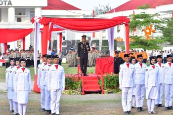 Kapolres Palopo Pimpin Upacara Penurunan Bendera HUT RI 79