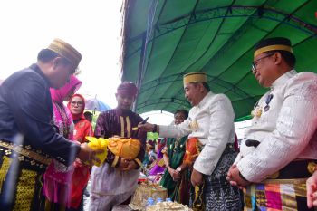 Pj Gubernur Sulsel Ikuti Ritual Adat ‘Mappacekke Wanua’ Dalam Rangka HUT Kota Palopo