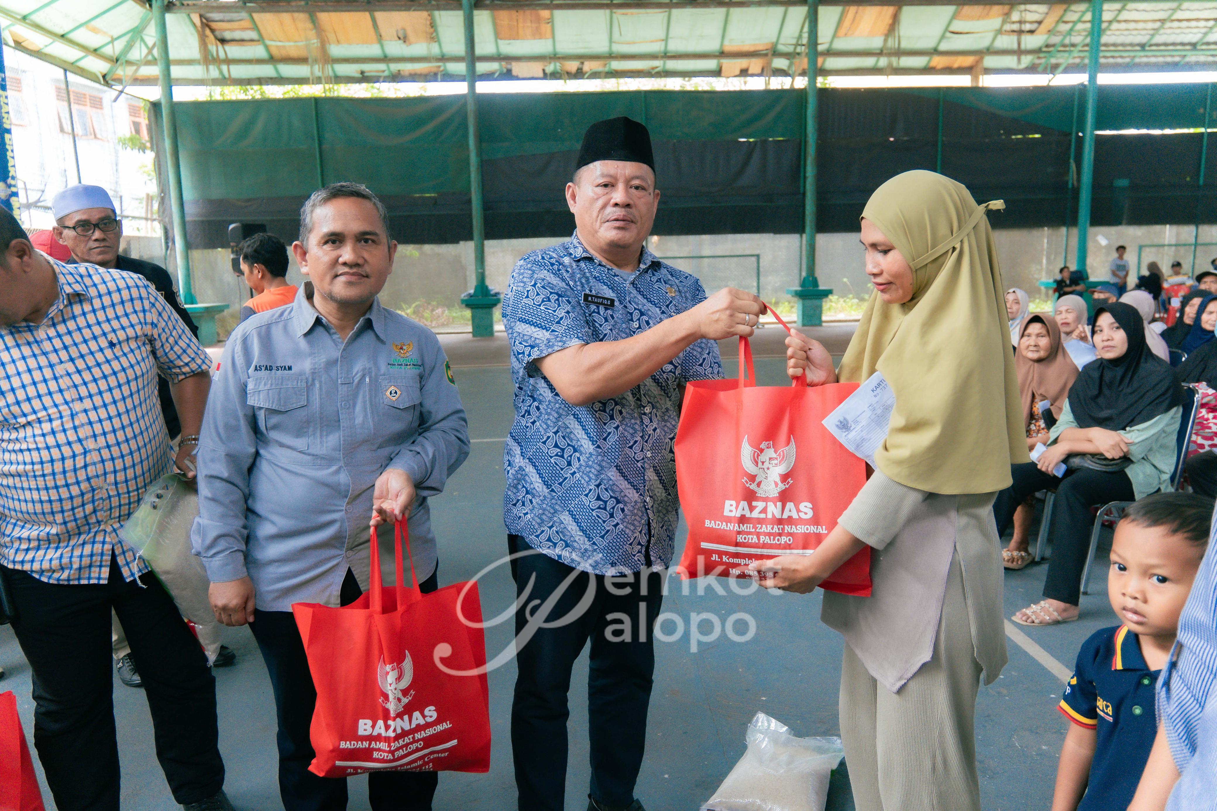 Pemkot Palopo bersama BAZNAS distribusikan Zakat, Infaq dan Sedekah Paket Keluarga Bahagia Ramadhan 1447H
