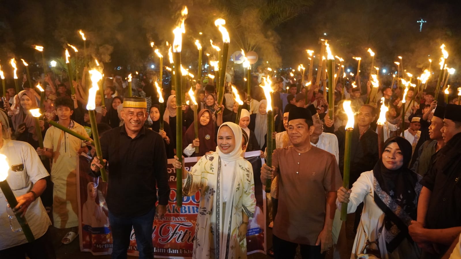 Wali Kota Palopo melepas Pawai Obor menyambut Idul Fitri