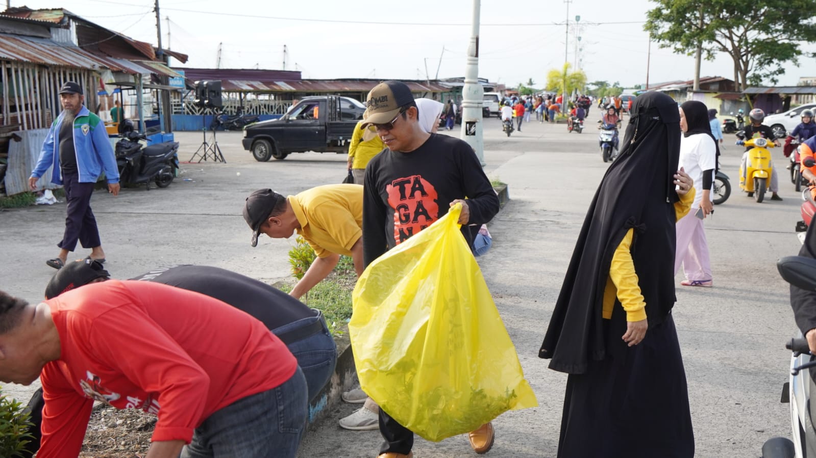 Kerja Bakti Massal di Sepanjang Jalan Lingkar, Pj. Sekda: Jadikan Kerja Bakti sebagai Tradisi