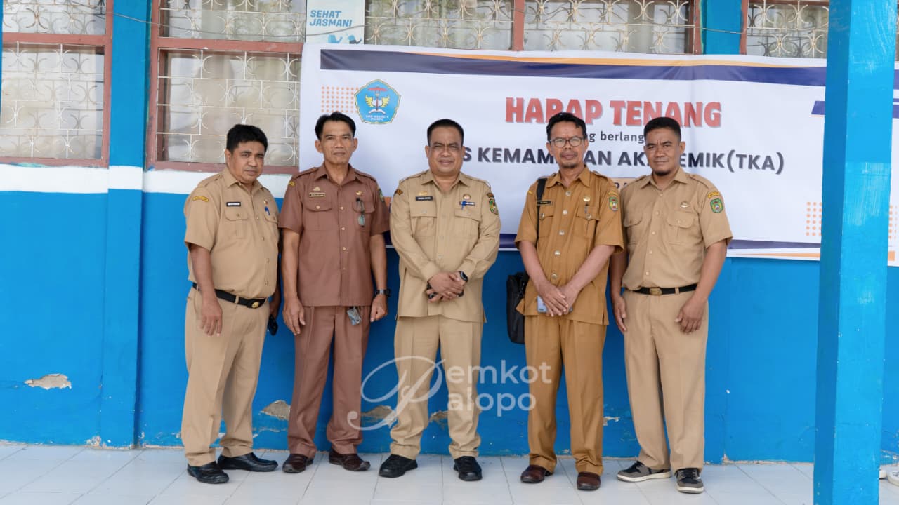 Plt Kadisdipora, Sainal Sahid Pantau TKA di SMPN 4 Palopo