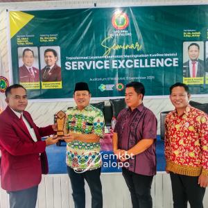 staf-ahli-kesra-menghadiri-seminar-transformasi-layanan-kesehatan-stikes-kamus-arunika