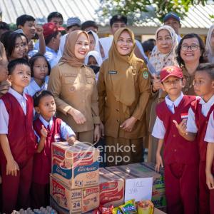 wali-kota-palopo-kunjungi-dan-serahkan-bantuan-untuk-lks