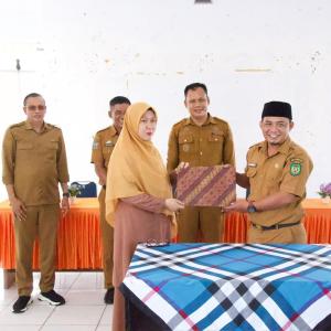 Asisten Pemerintahan dan Kesra Hadiri Sertijab Camat dan Lurah di Kecamatan Wara