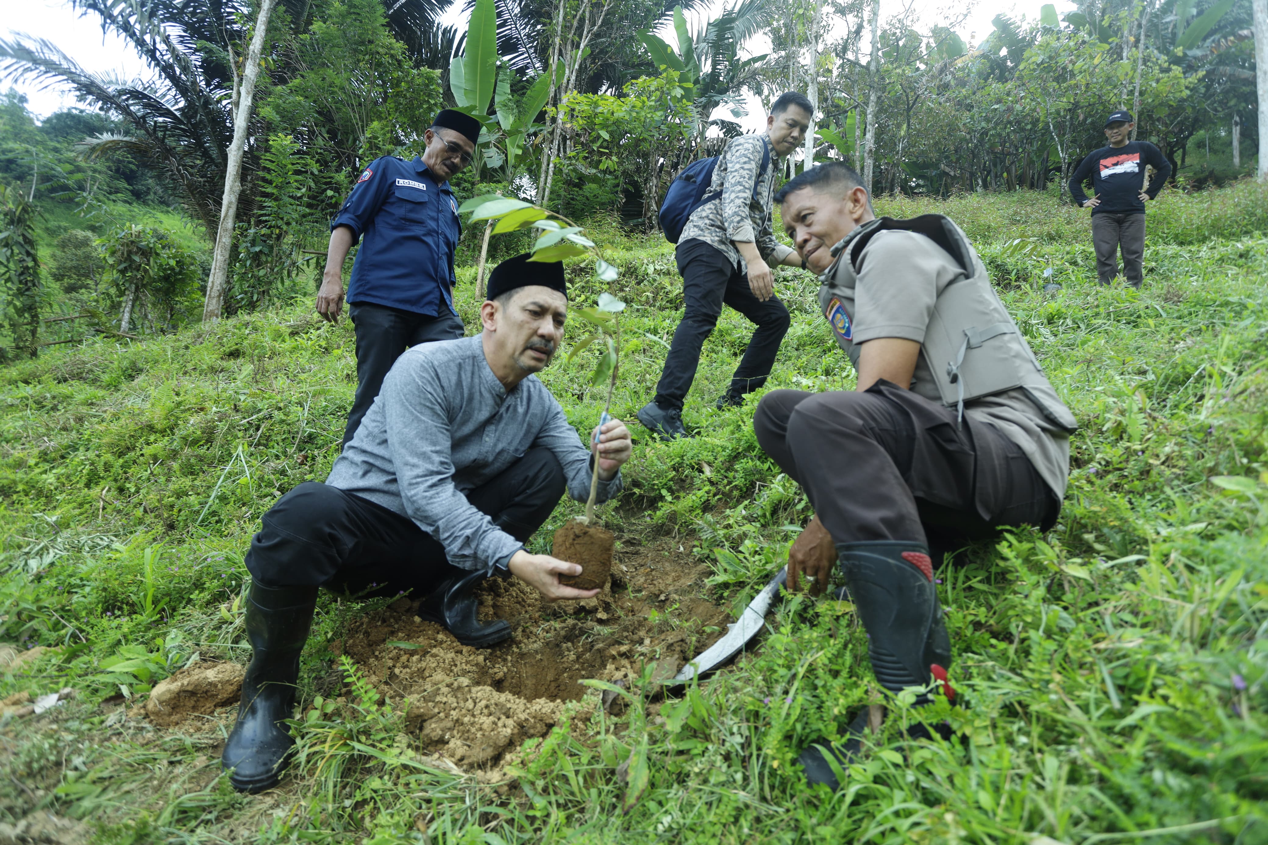 Safari Ramadhan di Tandung, Pj Wali Kota : Galakkan Tanam Pohon Durian