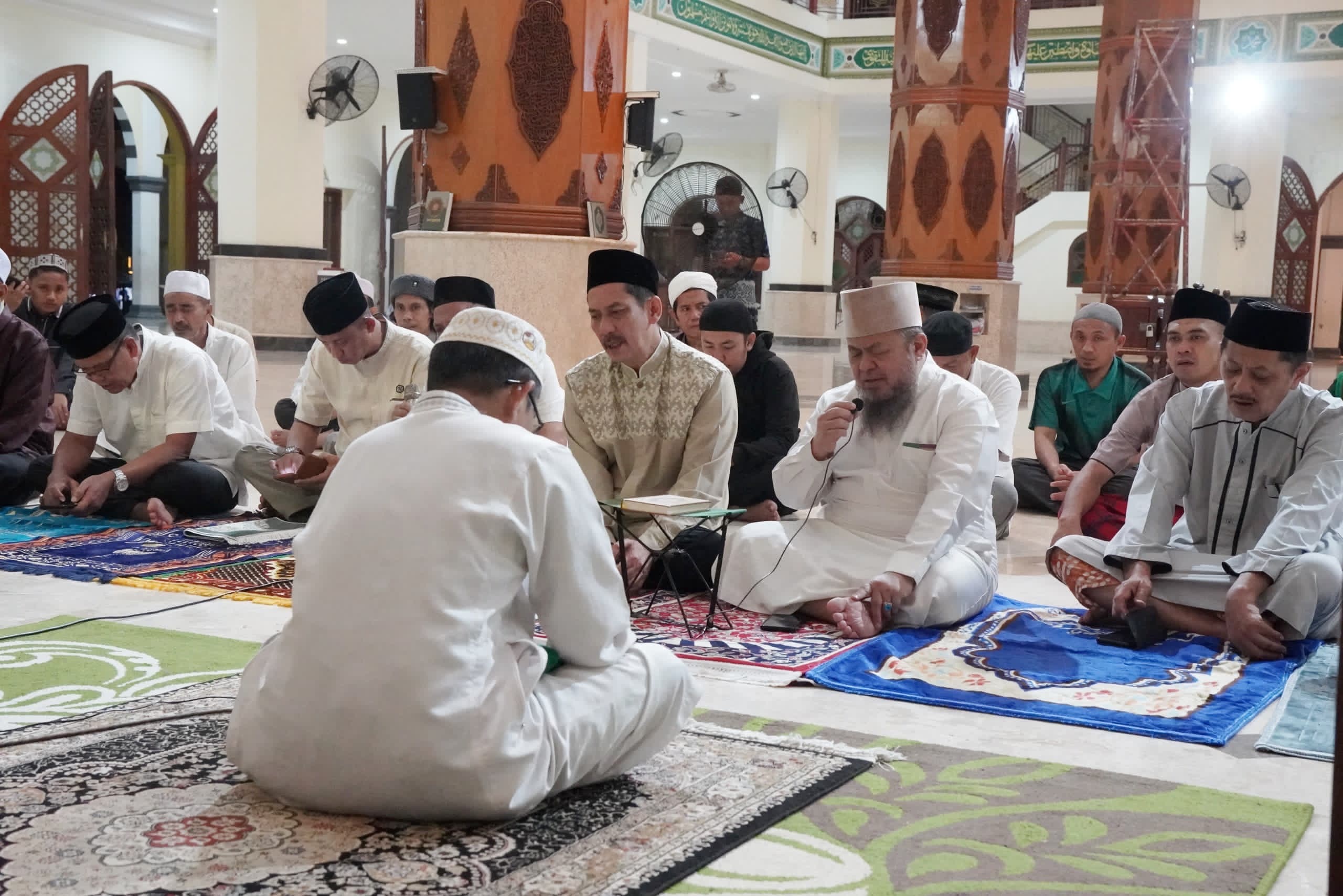 Sambut Idul Fitri 1446 Hijriah, Pj Wali Kota Malam Takbiran Di Masjid Agung