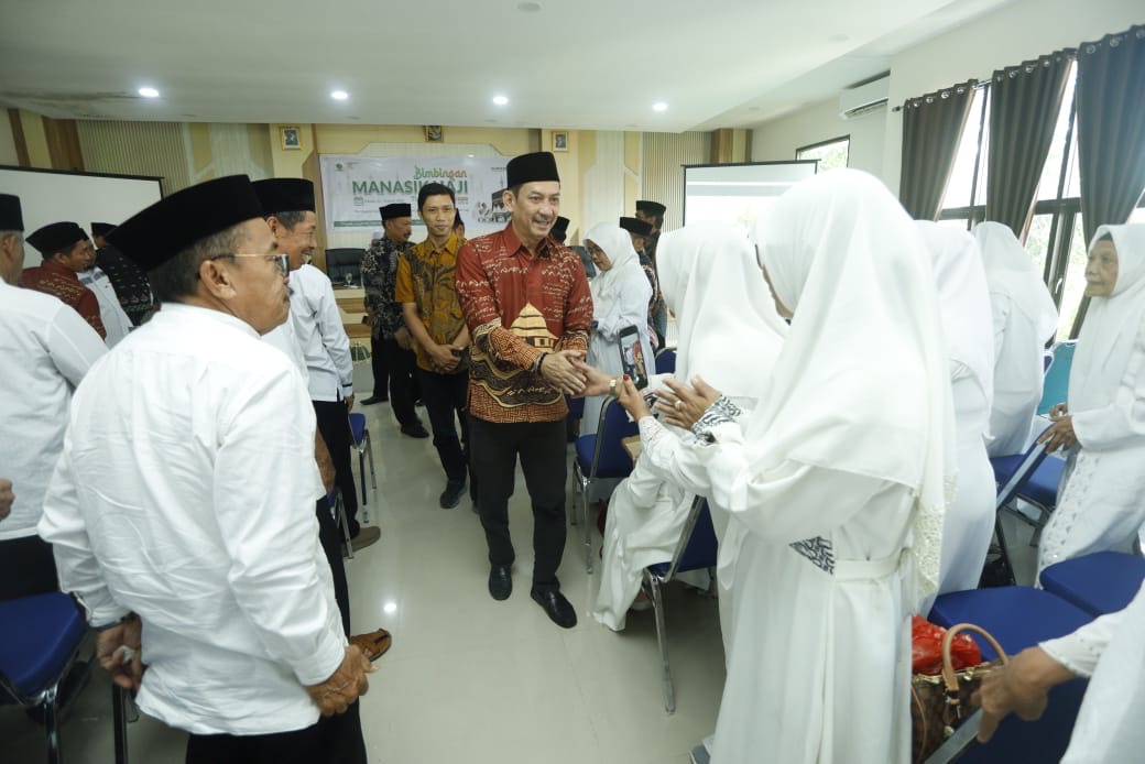 Hadiri Bimbingan Manasik Haji, Pj Wali Kota Palopo Ingatkan Jemaah Jaga Kesehatan Jelang Keberangkatan