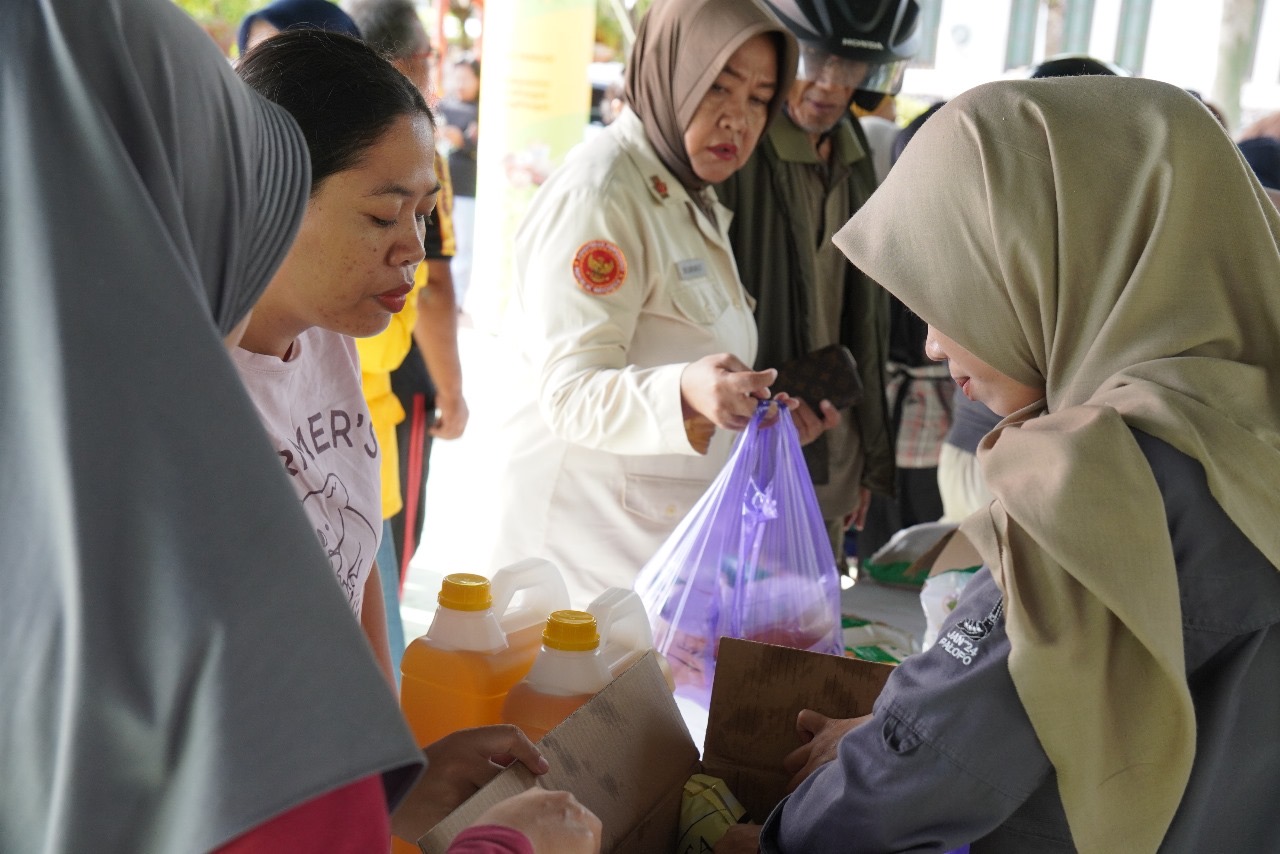 Jelang Idul Adha, Warga Serbu Gerakan Pangan Murah di Lapangan Gaspa