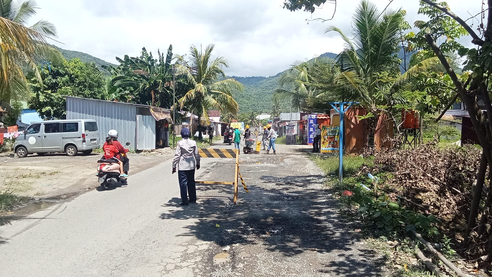 Masyarakat Keluhkan Jalan Rusak, PT BMS Respon Lakukan Perbaikan