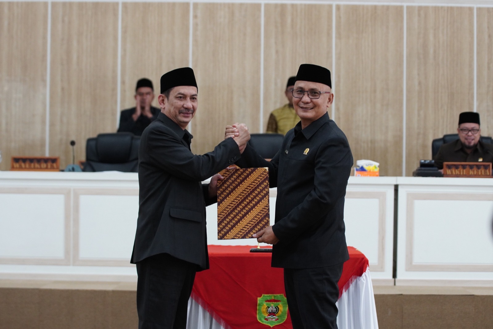 Pj Wali Kota Palopo Hadiri Sidang Paripurna Pengesahan Propemperda Tahun 2025