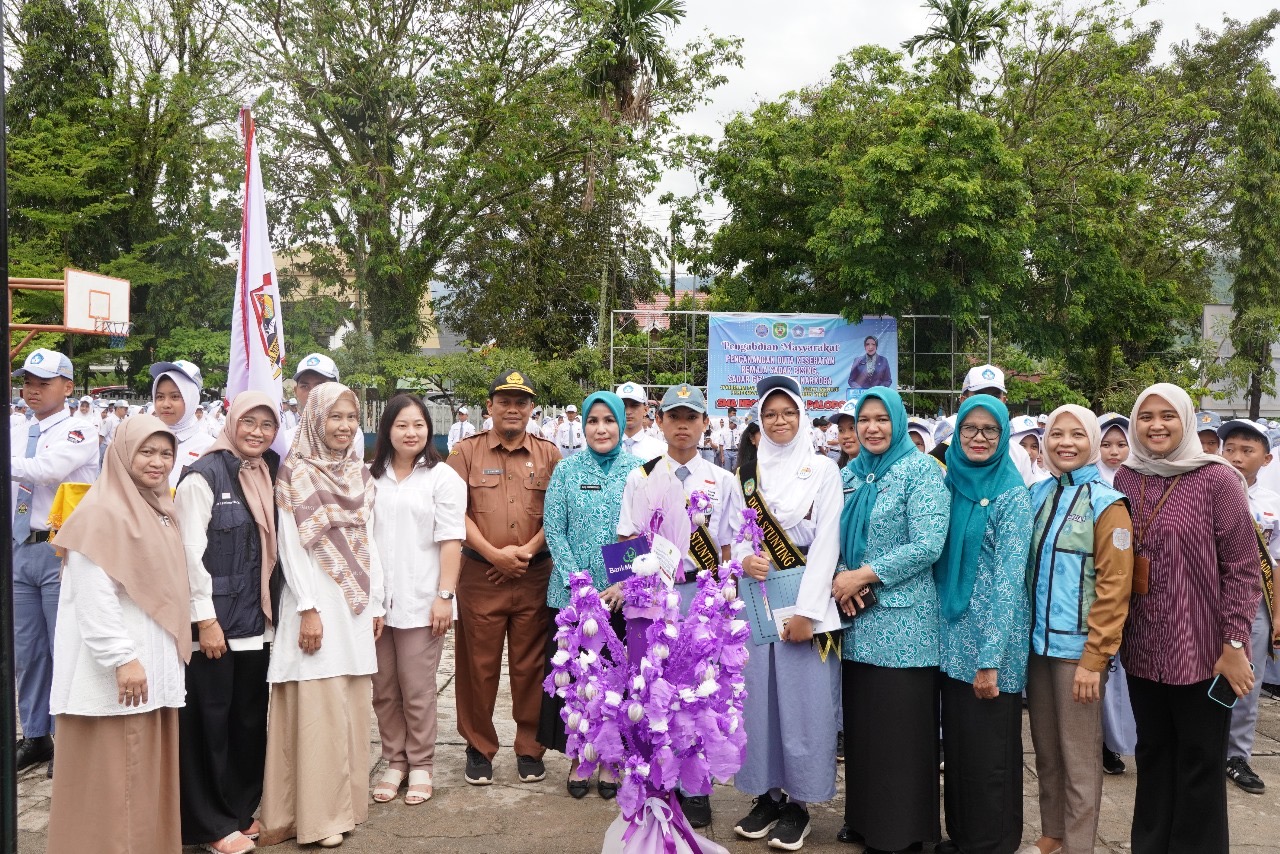 Pj Ketua TP PKK Pimpin Upacara Pengabdian Masyarakat di Smansa Palopo