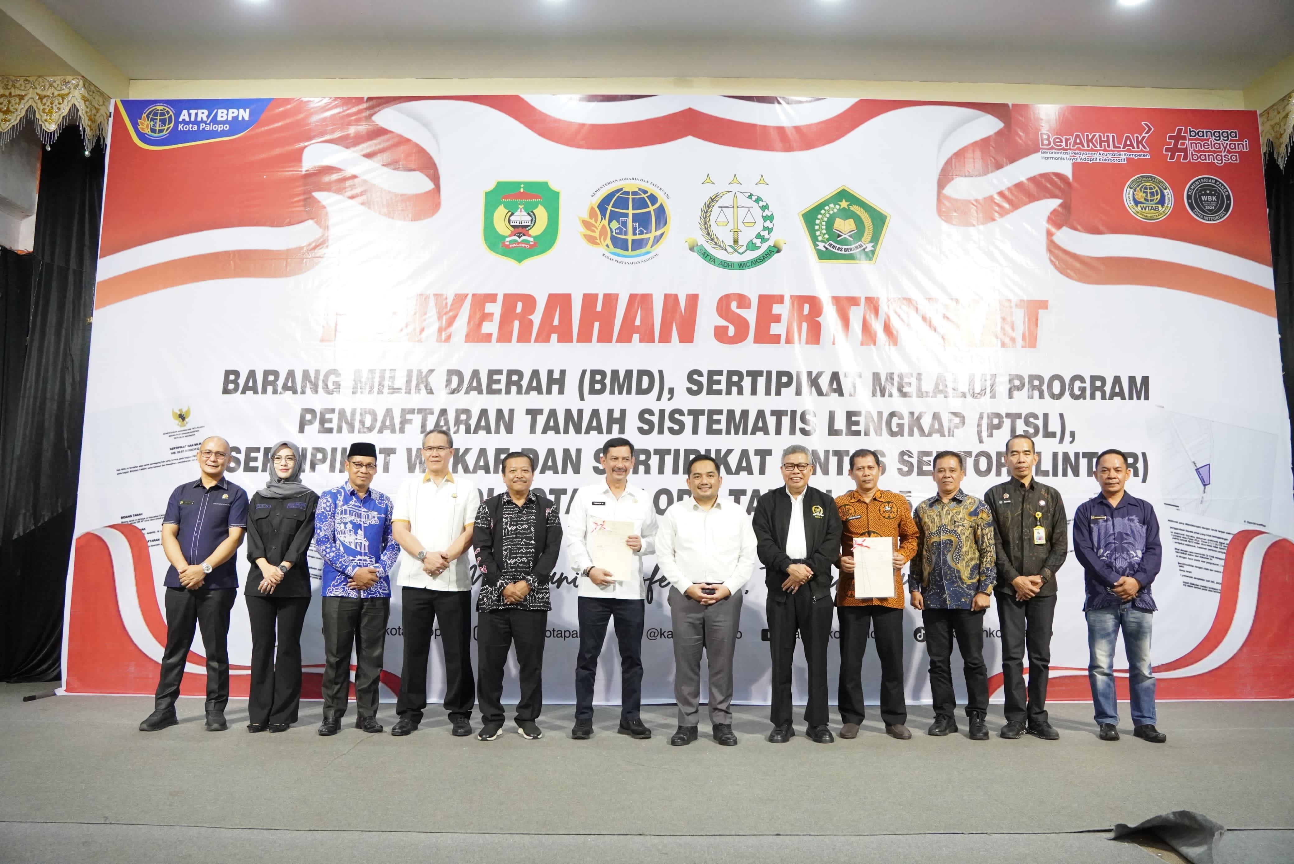 Perkuat Legalitas Aset Daerah, Pj Wali Kota Hadiri Penyerahan Sertifikat BMD dan PTSL