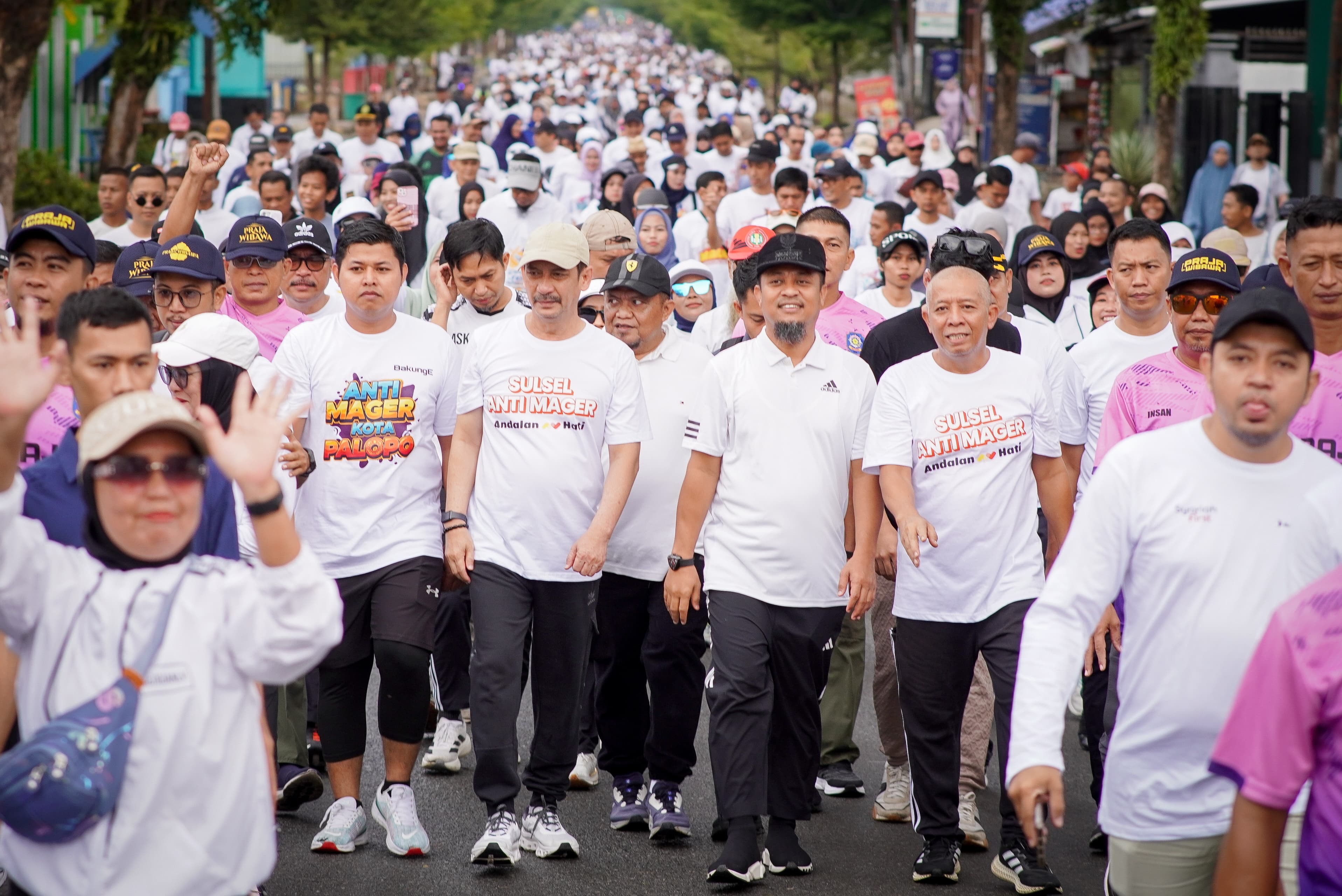 Ribuan Warga Palopo Tumpah Ruah Ikuti Jalan Sehat Anti Mager Berhadiah