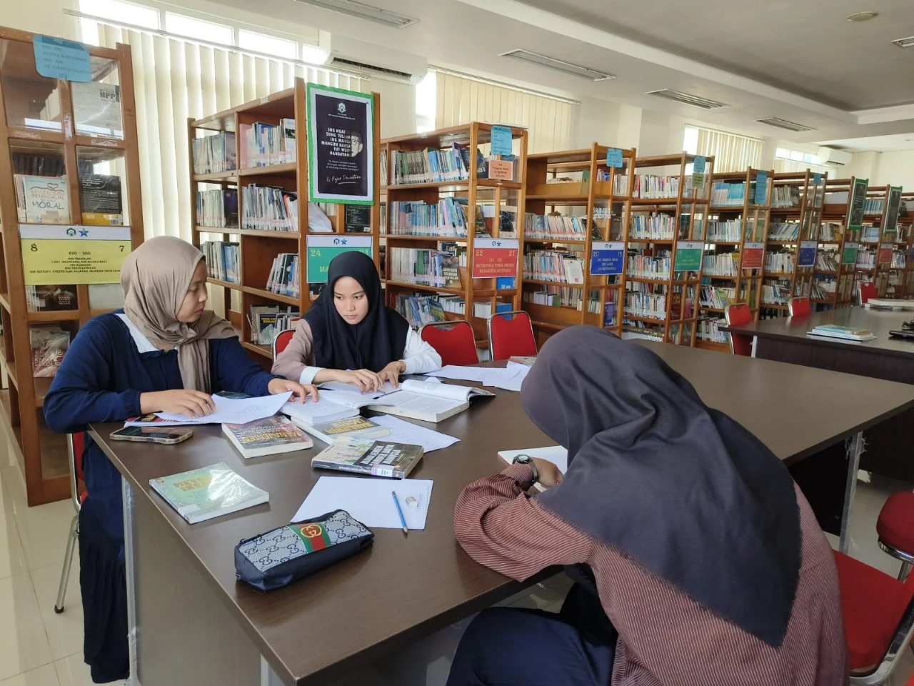 DINAS PERPUSTAKAAN KOTA PALOPO LAKSANAKAN INOVASI “SENTUH PUSTAKA” UNTUK DEKATKAN LITERASI KE SEKOLAH DAN KOMUNITAS
