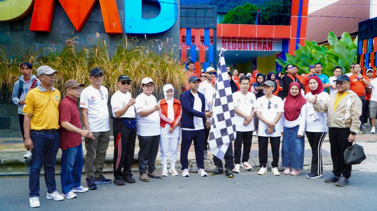 Wakil Wali Kota Lepas Peserta Jalan Sehat dan Donor Darah HUT 80 RI
