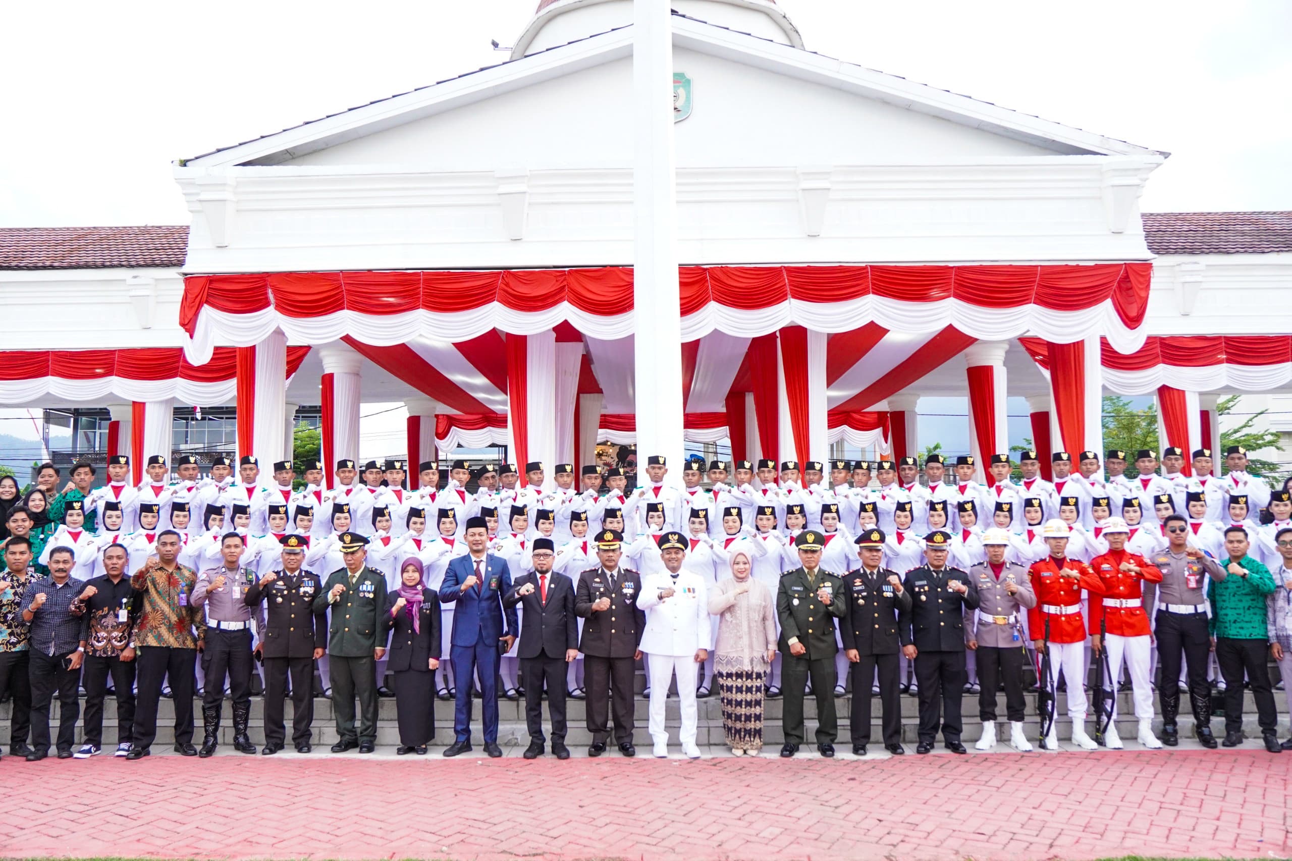 Upacara Penurunan Bendera Merah Putih HUT 80 RI, Wakil Wali Kota Apresiasi Paskibraka Sukses Jalankan Tugas