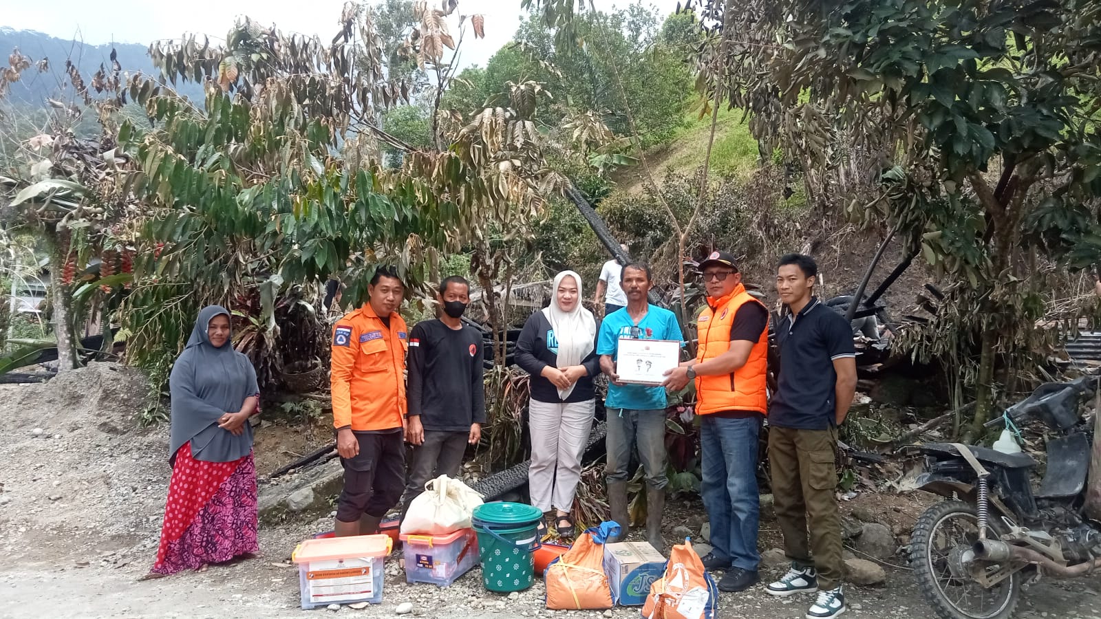 BPBD dan Dinsos berikan Bantuan Korban Kebakaran di Latuppa
