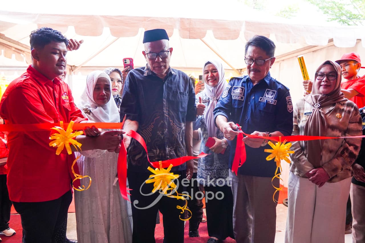 Grand Opening Ayam Geprek Najwa dibuka secara resmi oleh Asisten Perekonomian dan Pembangunan