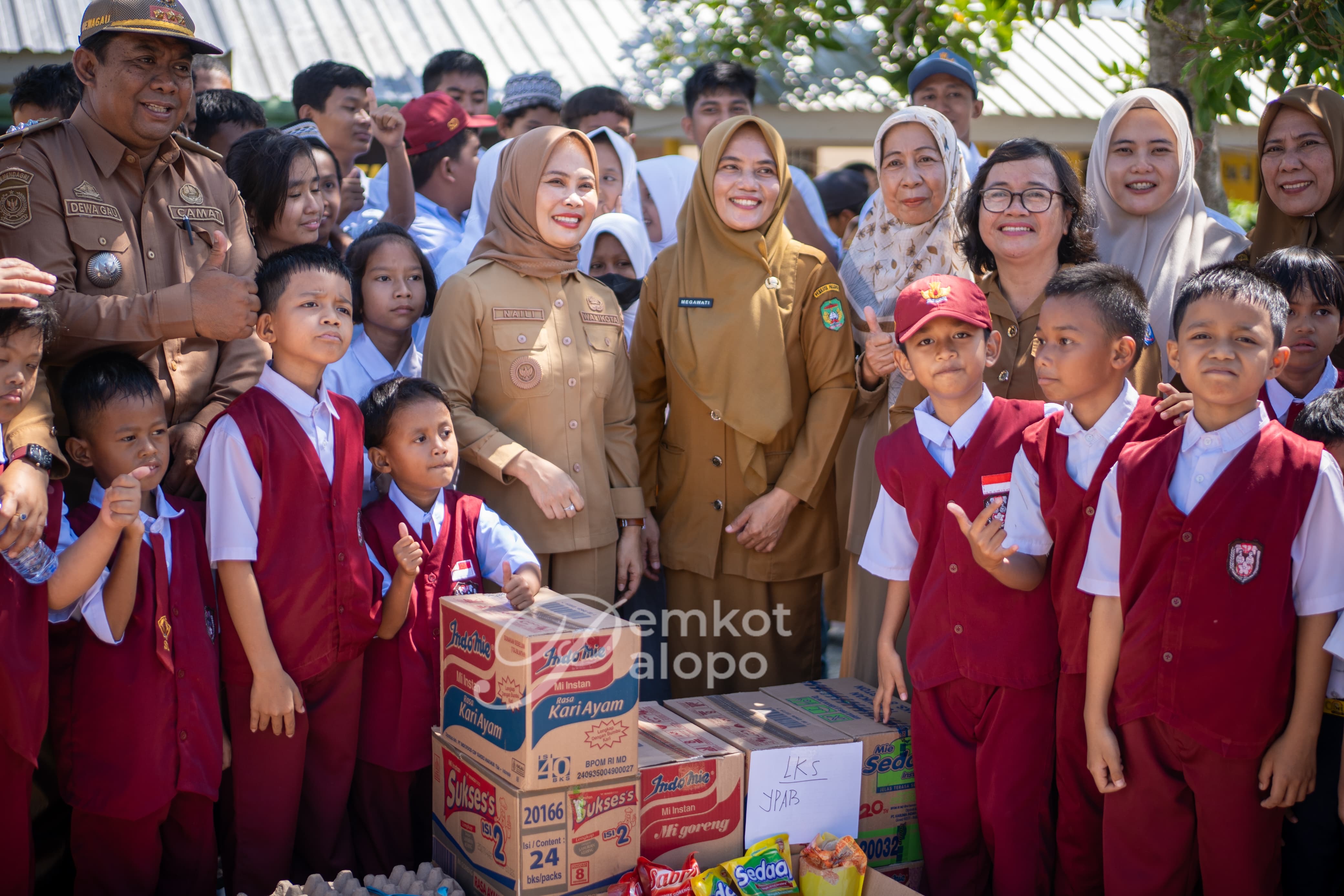 Wali Kota Palopo Kunjungi dan Serahkan Bantuan untuk LKS