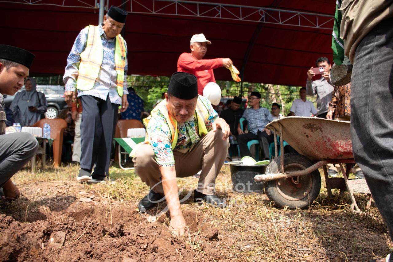 Staf Ahli Kesra menghadiri Peletakan Batu Pertama Masjid Muhammadiyah Andi Ulwiyah Tendriadjeng