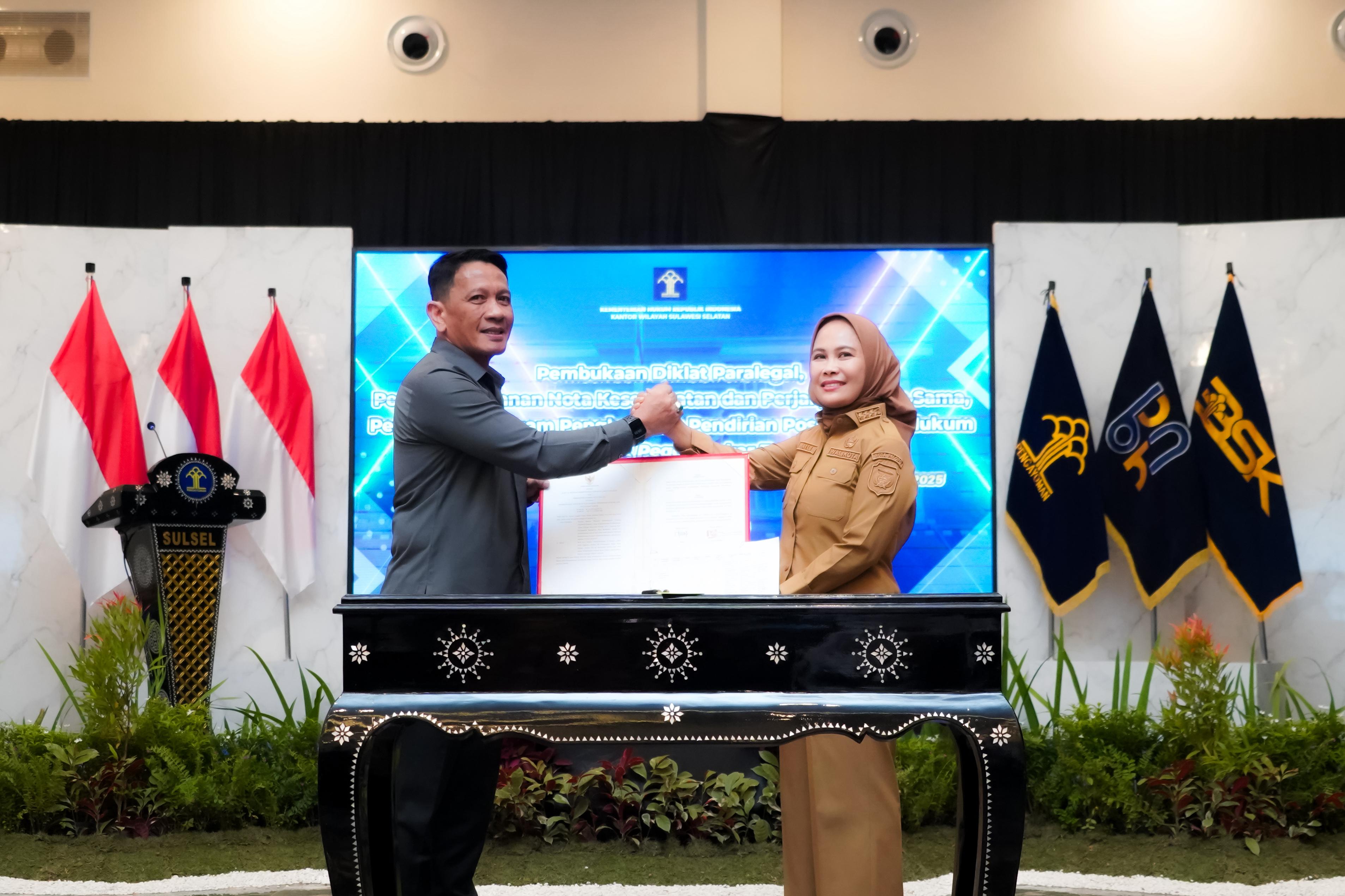 Wali Kota Palopo terima penghargaan Pembentukan Posbakum)