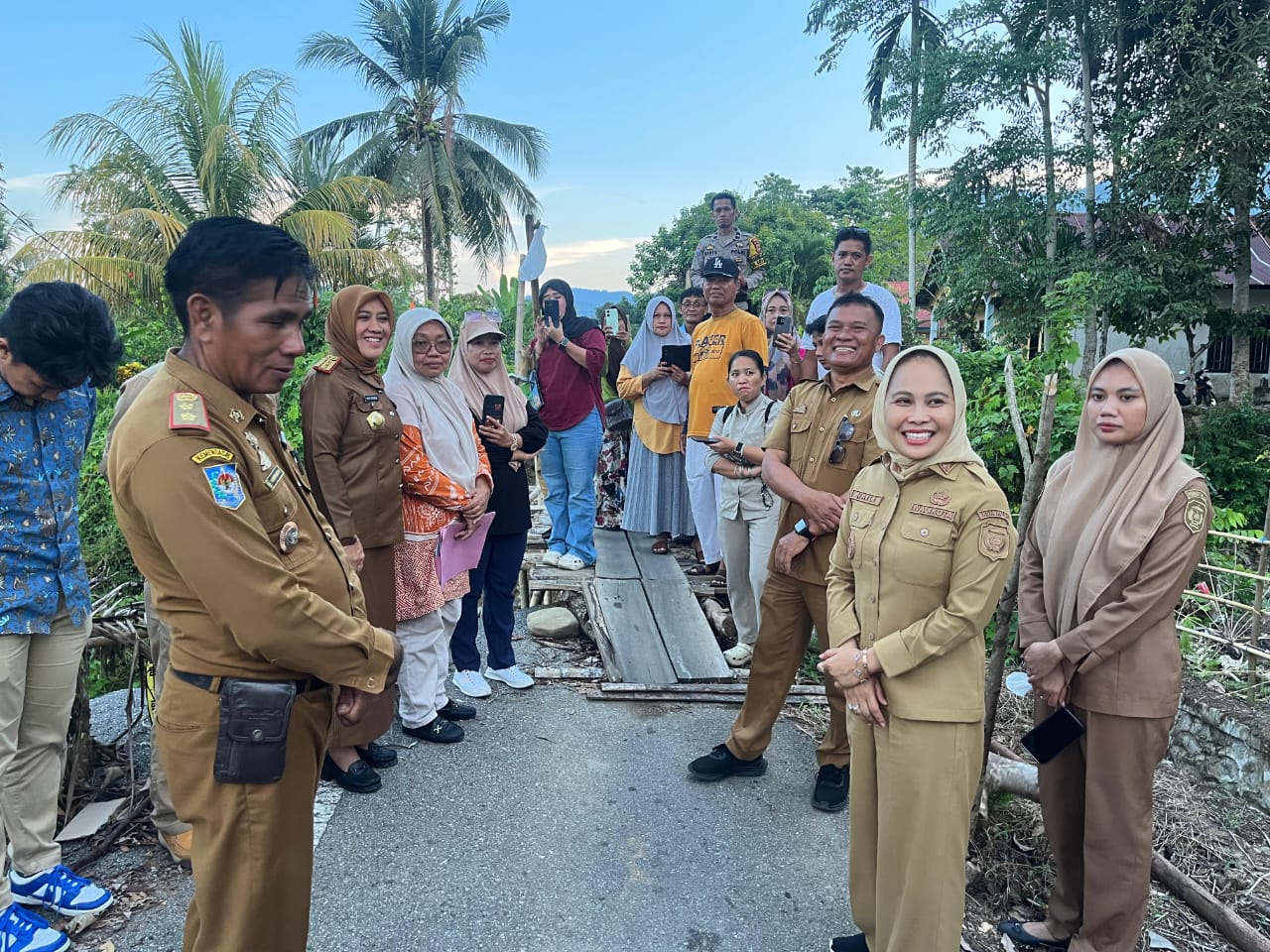 Wali Kota Palopo meninjau Jembatan Penghubung Batu Walenrang dan Mancani