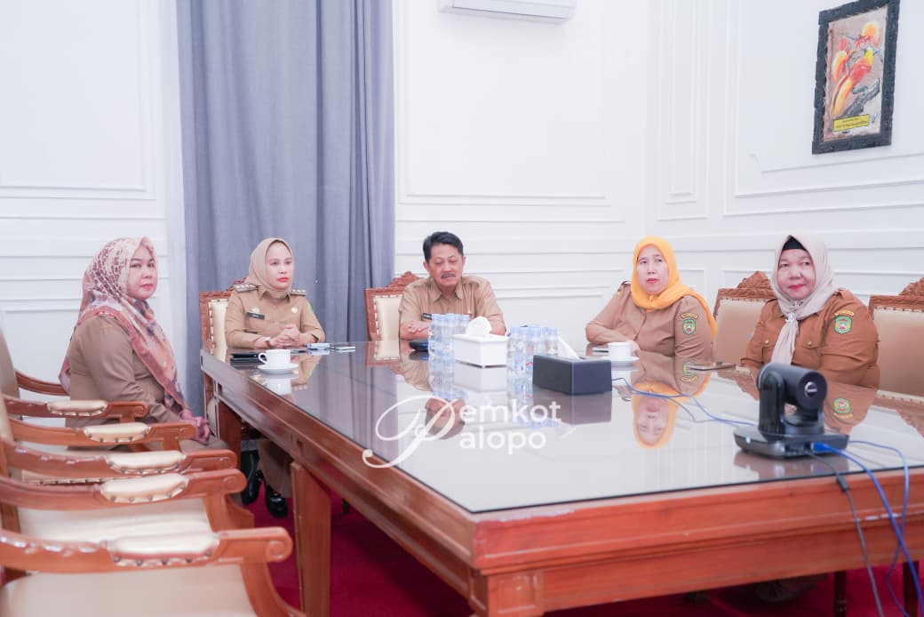 Wali Kota Palopo mengikuti seminar nasional via Daring