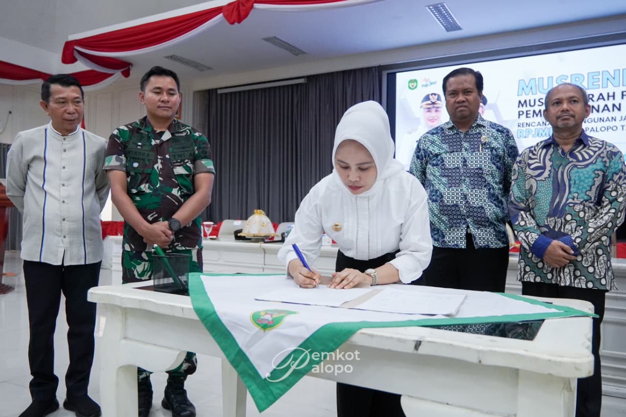 Wali Kota Palopo membuka secara resmi Musrembang RPJMD Kota Palopo Tahun 2025-2029