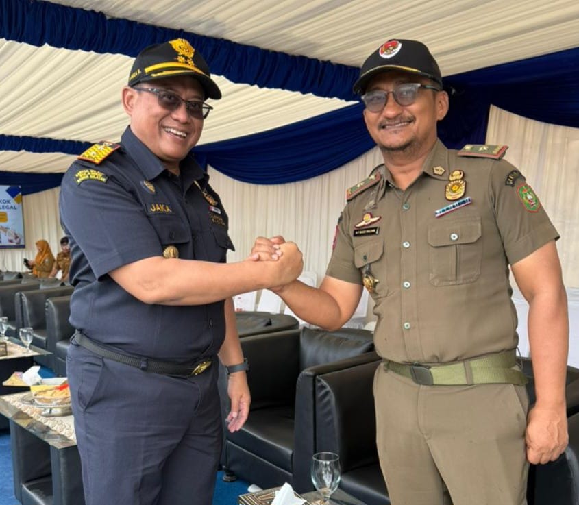 Kasatpol PP Palopo menghadiri Pemusnahan Bersama Rokok Ilegal dan Minuman Beralkohol Ilegal