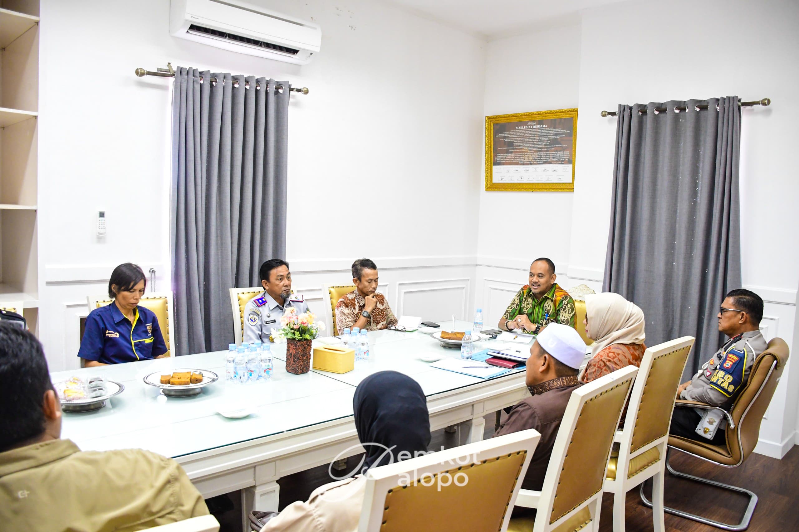 Wakil Wali Kota Palopo memimpin Rapat terkait Antrian di SPBU Kota Palopo