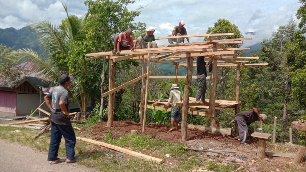Kasat Binmas Polres Palopo Pantau Pembangunan Pos Satkamling