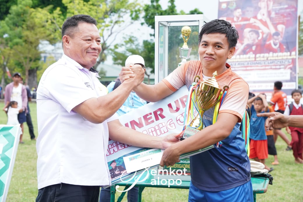 Staf Ahli Kesra menyaksikan Laga Final Turnamen Sepak Bola Sawerigading CUP III 2025