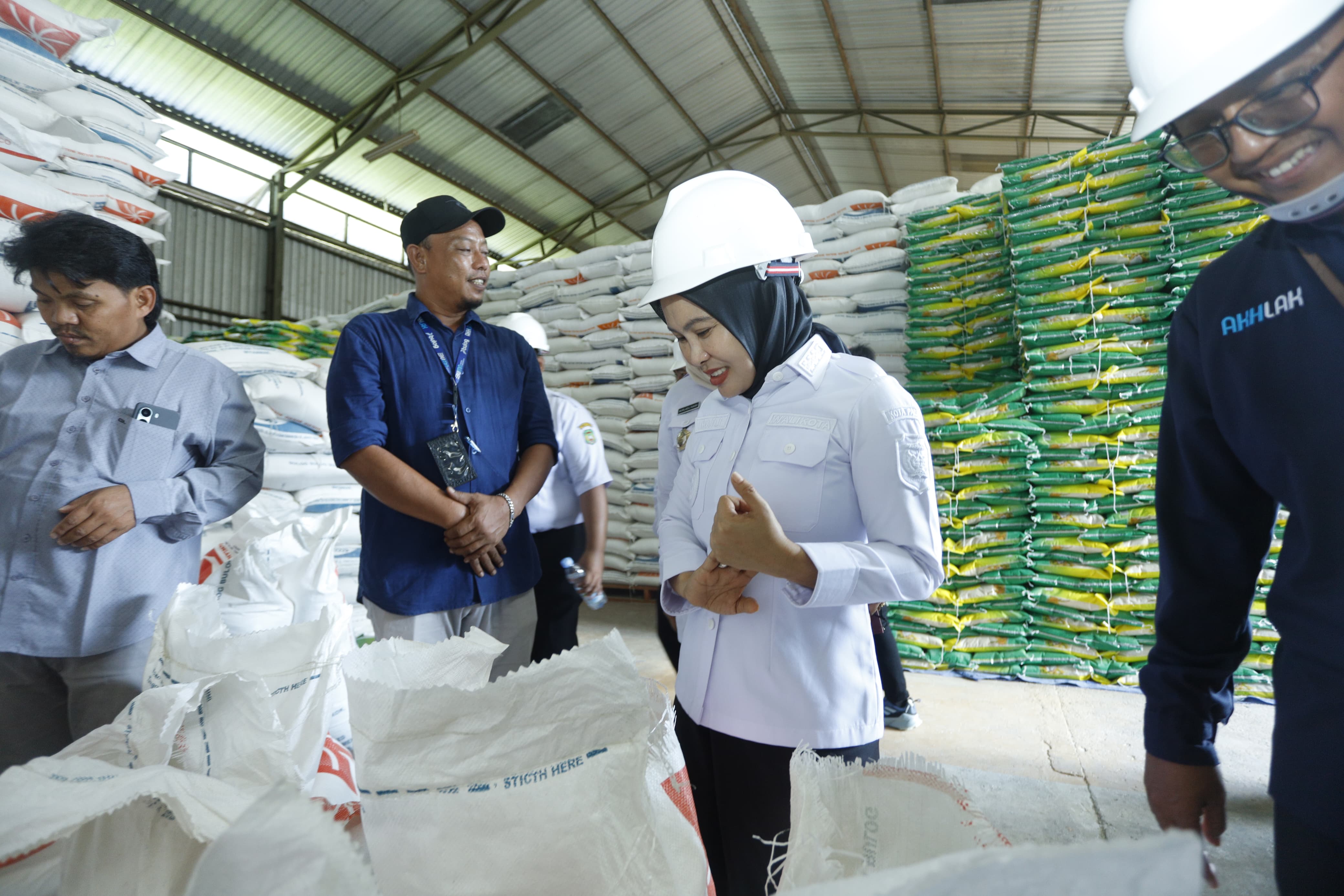 Jelang Nataru, Wali Kota Palopo Memantau Stok Pangan