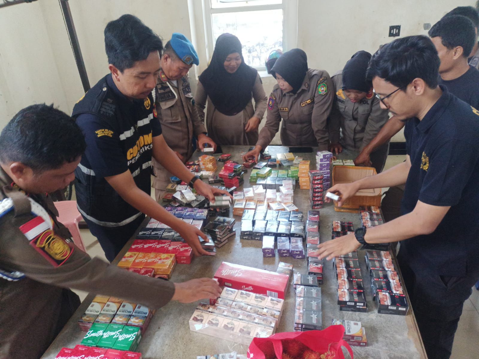 Satpol-PP bersama Bea Cukai Operasi Gempur Rokok Ilegal