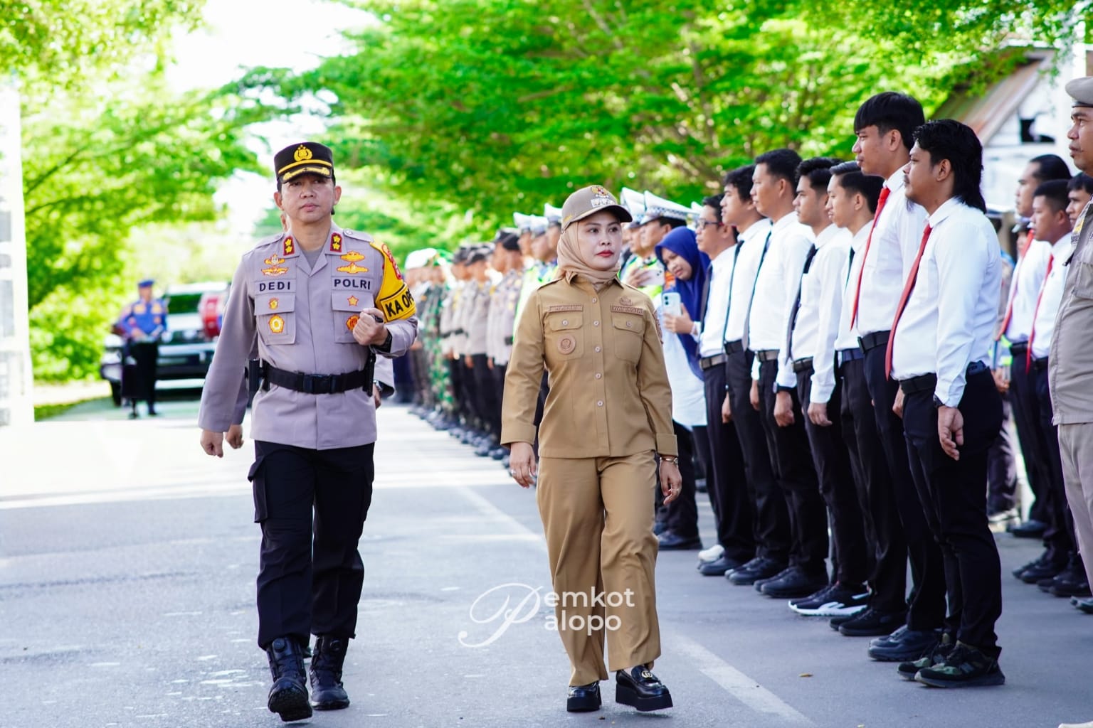 Wali Kota Palopo memimpin Apel Gelar Pasukan Operasi Lilin 2025 dalam rangka Menyambut Nataru