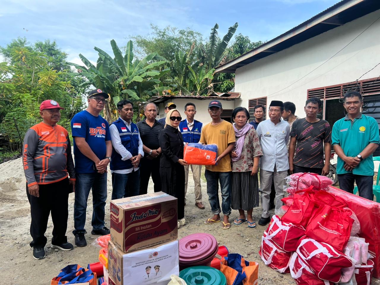 Beri Semangat, Wali Kota Palopo Sambangi Korban Kebakaran