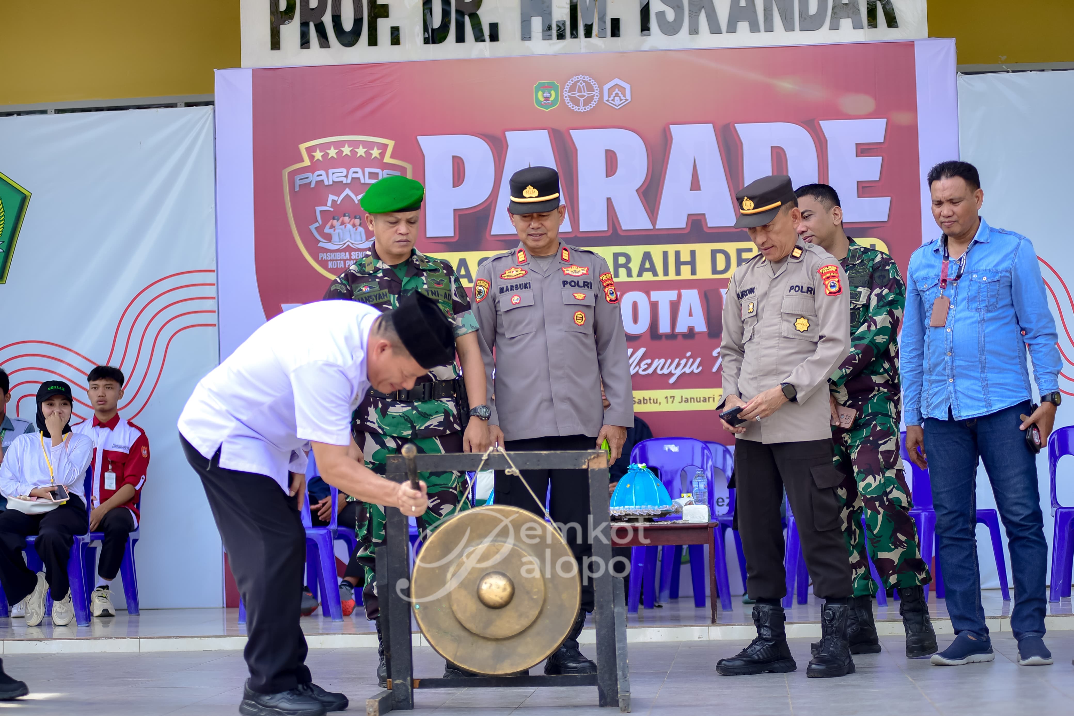 Staf Ahli Kesra Membuka Secara Resmi Parade Paskibra se-Kota Palopo